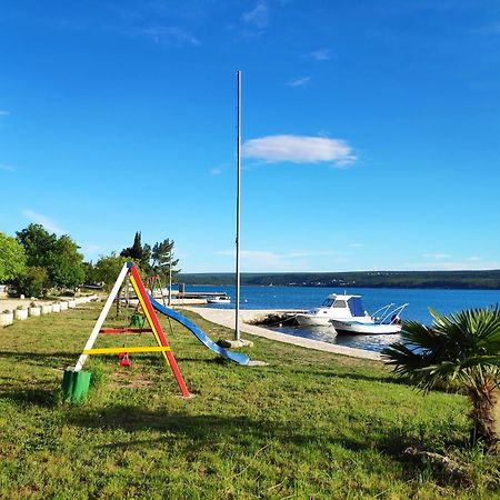 Villa Punta Blava - Beach Front, Ideal For Family Vacation With Kids, Large Terraces With Sea View, Internet, Netflix, No Pets Allowed Obrovac Esterno foto