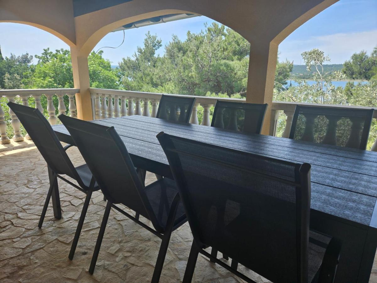 Villa Punta Blava - Beach Front, Ideal For Family Vacation With Kids, Large Terraces With Sea View, Internet, Netflix, No Pets Allowed Obrovac Esterno foto