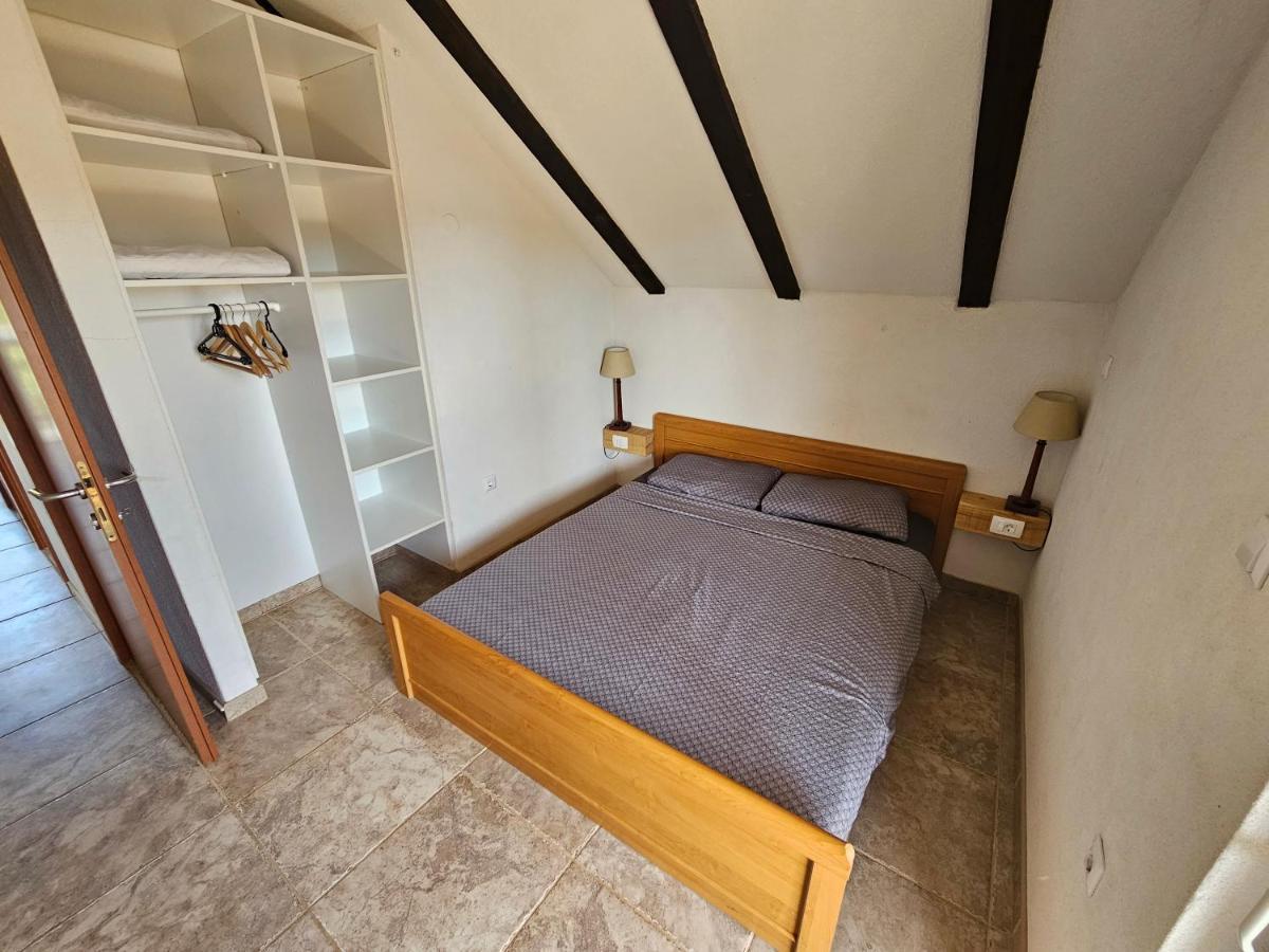 Villa Punta Blava - Beach Front, Ideal For Family Vacation With Kids, Large Terraces With Sea View, Internet, Netflix, No Pets Allowed Obrovac Esterno foto