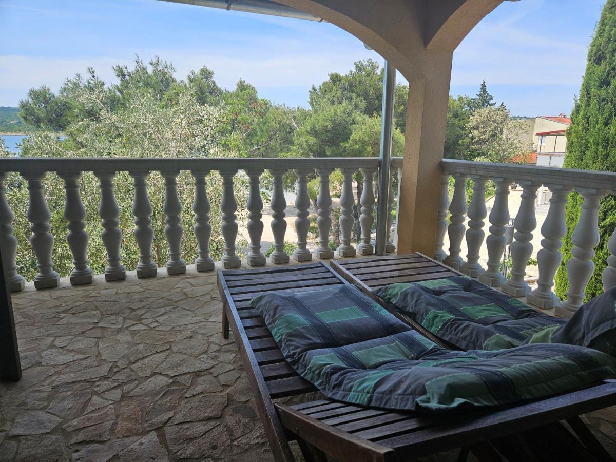 Villa Punta Blava - Beach Front, Ideal For Family Vacation With Kids, Large Terraces With Sea View, Internet, Netflix, No Pets Allowed Obrovac Esterno foto