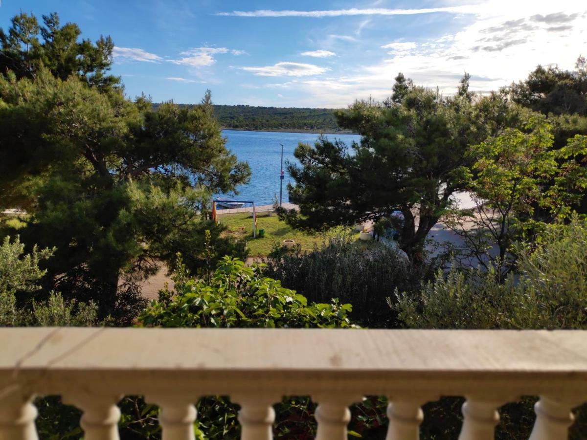Villa Punta Blava - Beach Front, Ideal For Family Vacation With Kids, Large Terraces With Sea View, Internet, Netflix, No Pets Allowed Obrovac Esterno foto