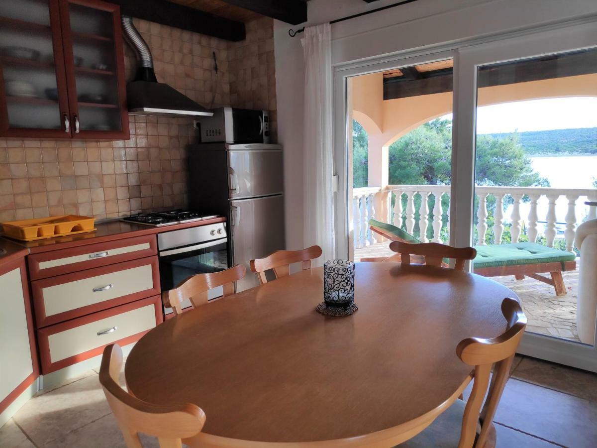 Villa Punta Blava - Beach Front, Ideal For Family Vacation With Kids, Large Terraces With Sea View, Internet, Netflix, No Pets Allowed Obrovac Esterno foto
