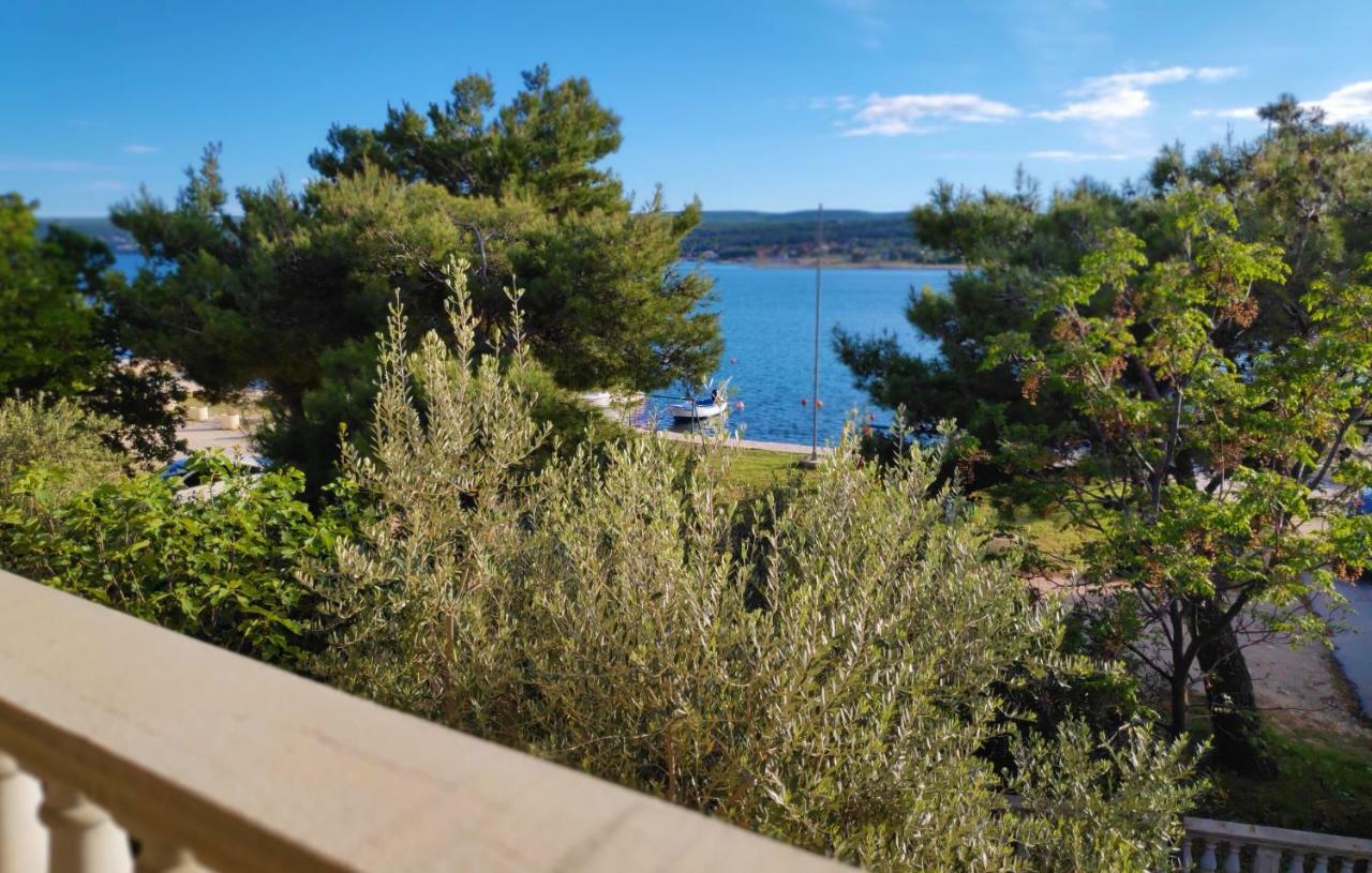 Villa Punta Blava - Beach Front, Ideal For Family Vacation With Kids, Large Terraces With Sea View, Internet, Netflix, No Pets Allowed Obrovac Esterno foto