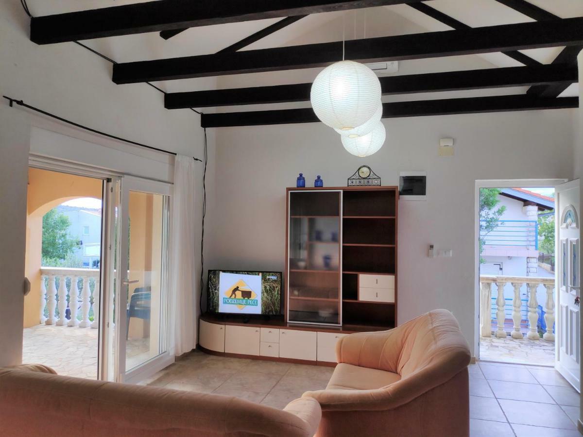Villa Punta Blava - Beach Front, Ideal For Family Vacation With Kids, Large Terraces With Sea View, Internet, Netflix, No Pets Allowed Obrovac Esterno foto