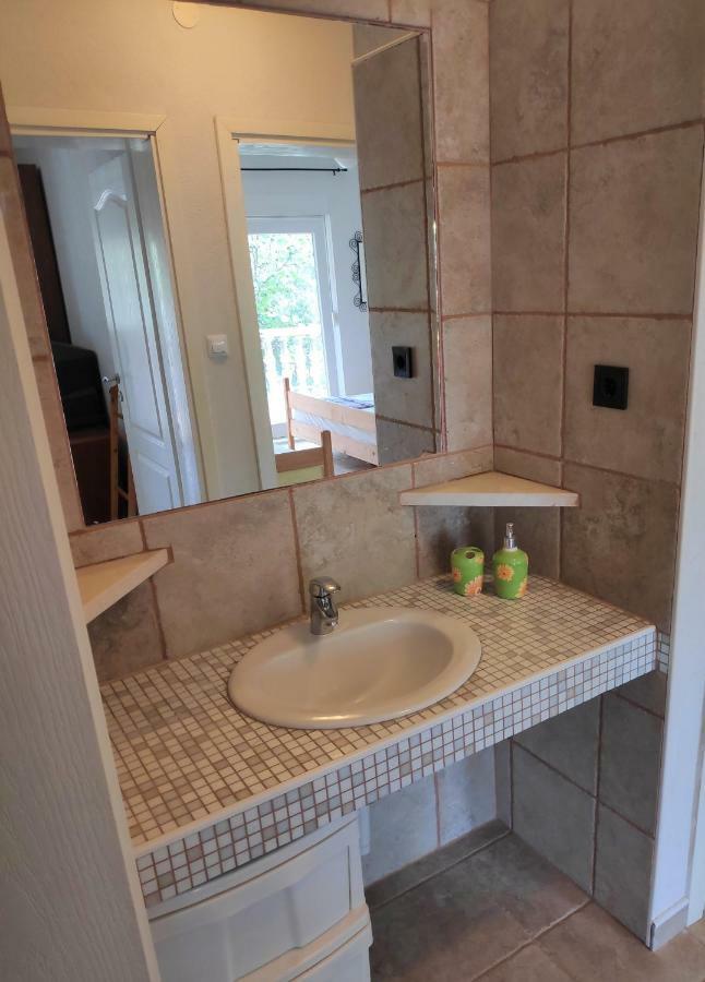 Villa Punta Blava - Beach Front, Ideal For Family Vacation With Kids, Large Terraces With Sea View, Internet, Netflix, No Pets Allowed Obrovac Esterno foto