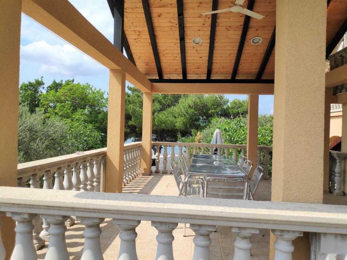 Villa Punta Blava - Beach Front, Ideal For Family Vacation With Kids, Large Terraces With Sea View, Internet, Netflix, No Pets Allowed Obrovac Esterno foto