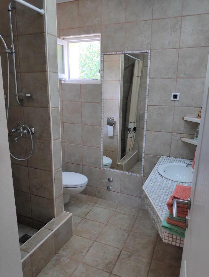 Villa Punta Blava - Beach Front, Ideal For Family Vacation With Kids, Large Terraces With Sea View, Internet, Netflix, No Pets Allowed Obrovac Esterno foto