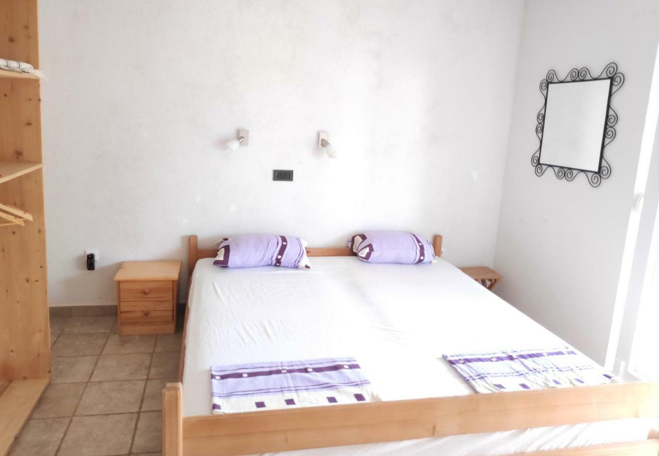 Villa Punta Blava - Beach Front, Ideal For Family Vacation With Kids, Large Terraces With Sea View, Internet, Netflix, No Pets Allowed Obrovac Esterno foto