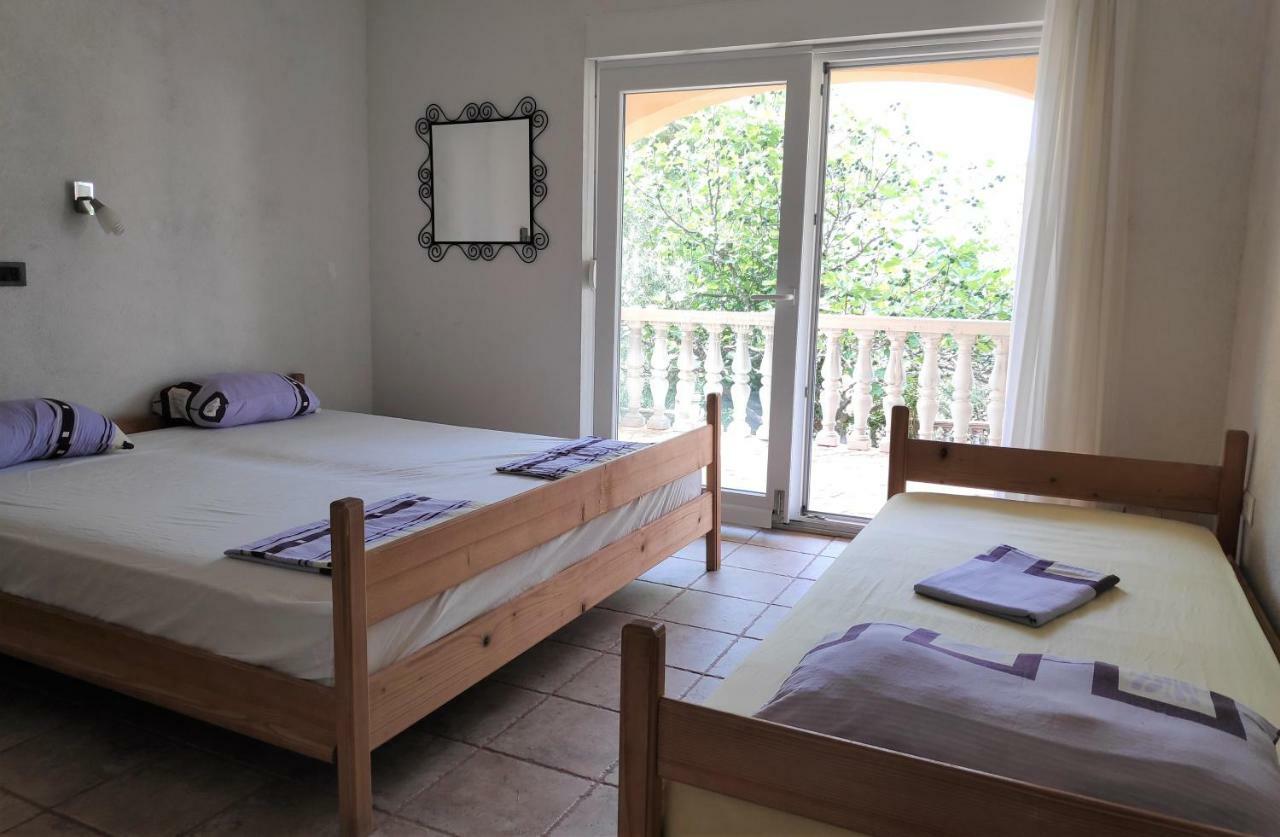 Villa Punta Blava - Beach Front, Ideal For Family Vacation With Kids, Large Terraces With Sea View, Internet, Netflix, No Pets Allowed Obrovac Esterno foto