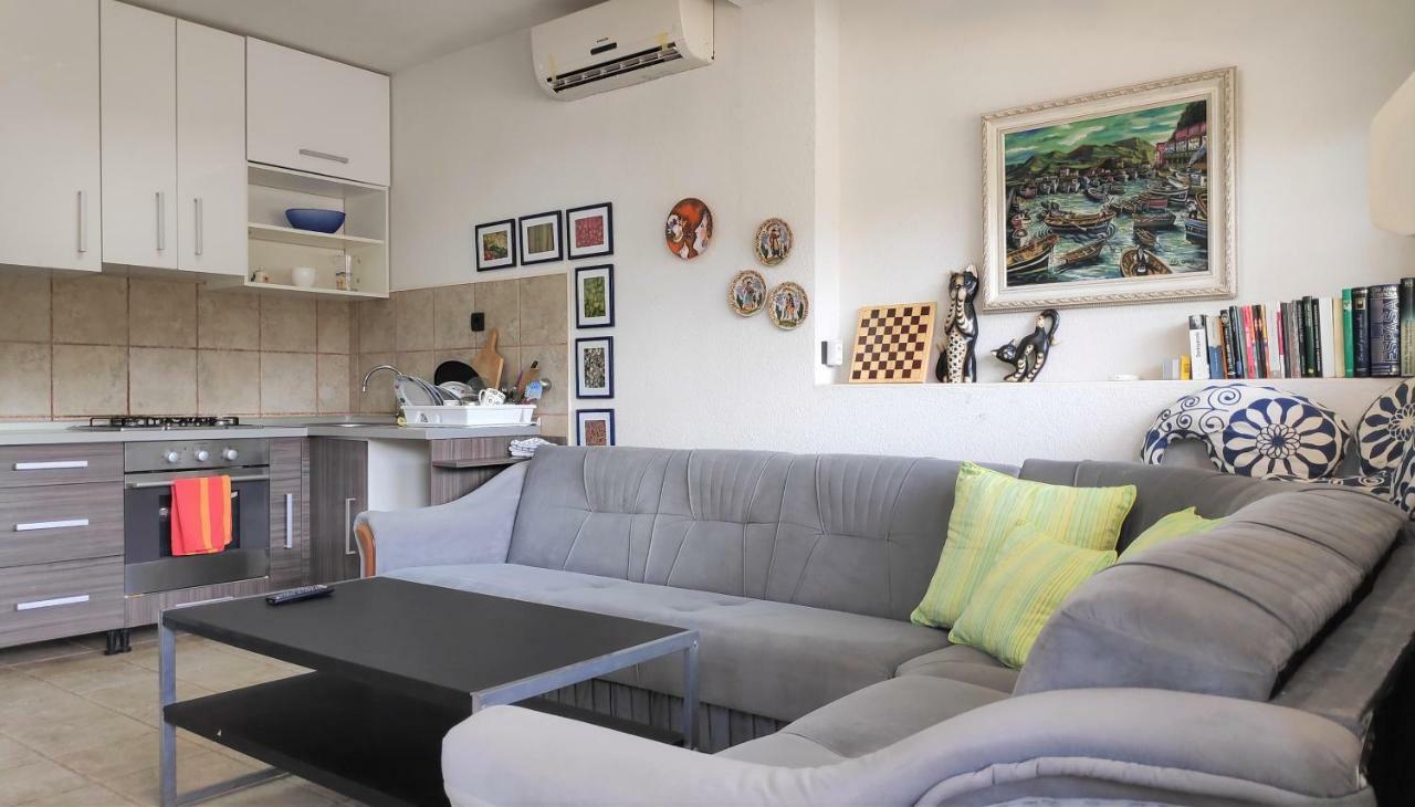 Villa Punta Blava - Beach Front, Ideal For Family Vacation With Kids, Large Terraces With Sea View, Internet, Netflix, No Pets Allowed Obrovac Esterno foto