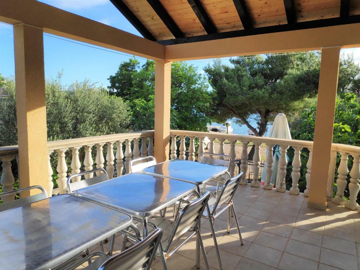 Villa Punta Blava - Beach Front, Ideal For Family Vacation With Kids, Large Terraces With Sea View, Internet, Netflix, No Pets Allowed Obrovac Esterno foto