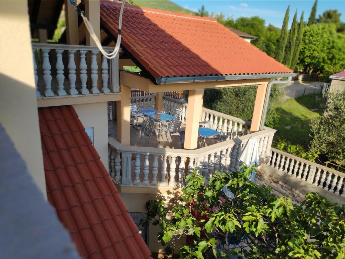 Villa Punta Blava - Beach Front, Ideal For Family Vacation With Kids, Large Terraces With Sea View, Internet, Netflix, No Pets Allowed Obrovac Esterno foto