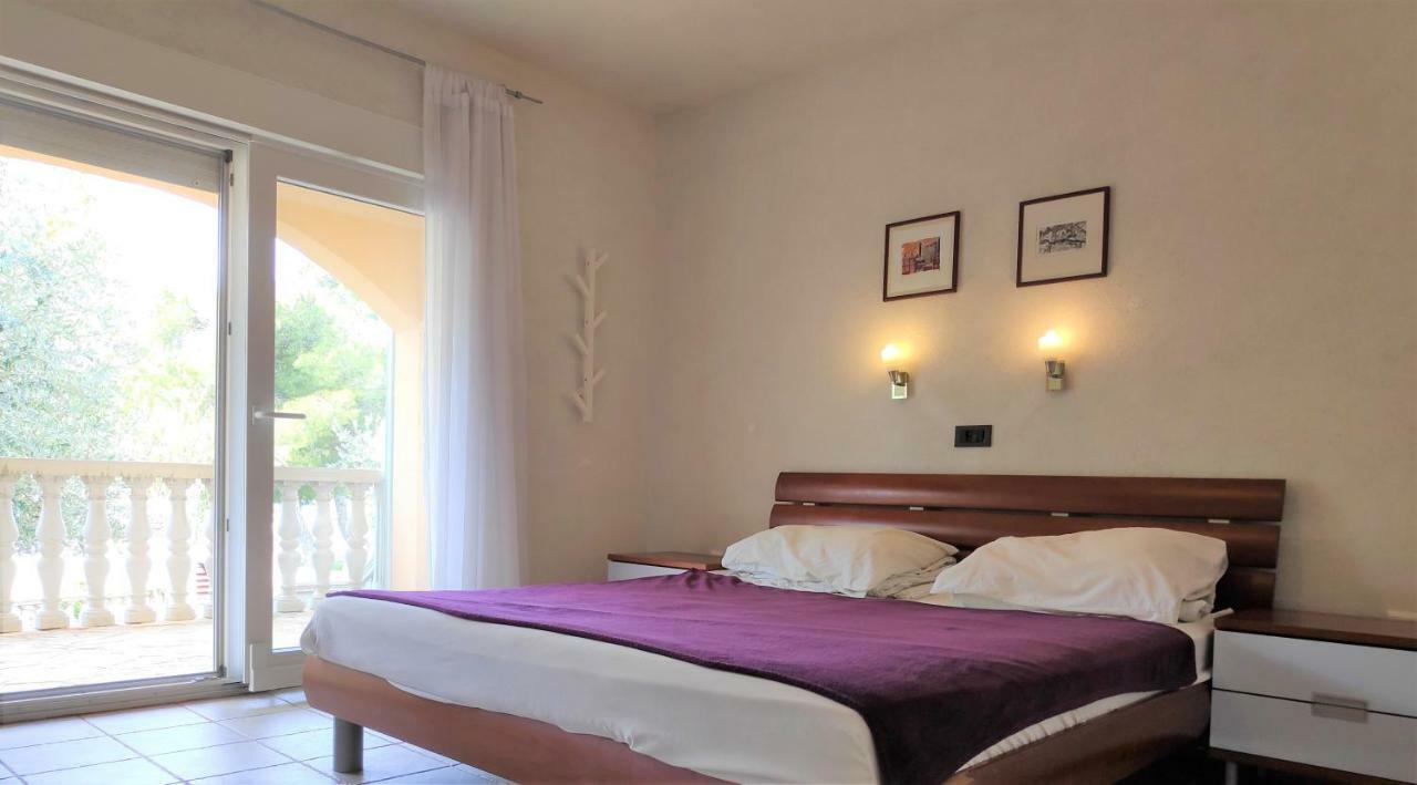 Villa Punta Blava - Beach Front, Ideal For Family Vacation With Kids, Large Terraces With Sea View, Internet, Netflix, No Pets Allowed Obrovac Esterno foto