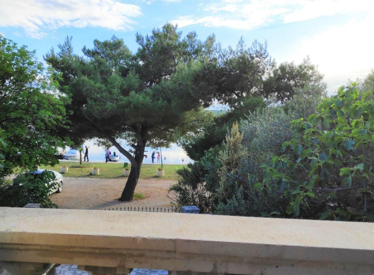 Villa Punta Blava - Beach Front, Ideal For Family Vacation With Kids, Large Terraces With Sea View, Internet, Netflix, No Pets Allowed Obrovac Esterno foto