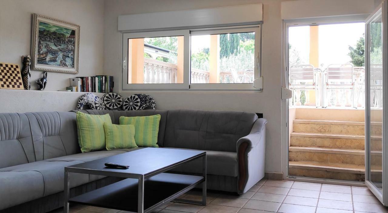 Villa Punta Blava - Beach Front, Ideal For Family Vacation With Kids, Large Terraces With Sea View, Internet, Netflix, No Pets Allowed Obrovac Esterno foto
