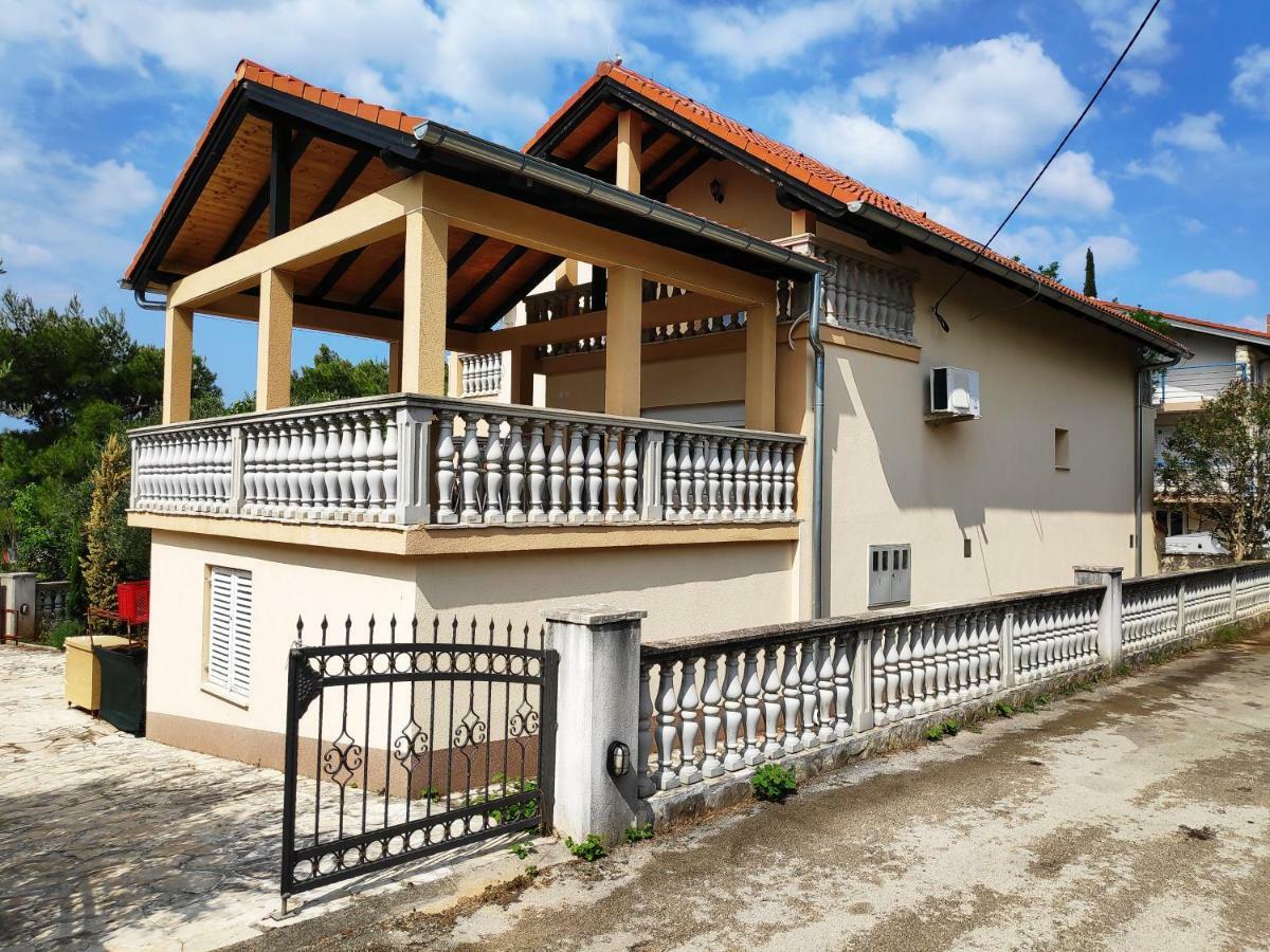Villa Punta Blava - Beach Front, Ideal For Family Vacation With Kids, Large Terraces With Sea View, Internet, Netflix, No Pets Allowed Obrovac Esterno foto