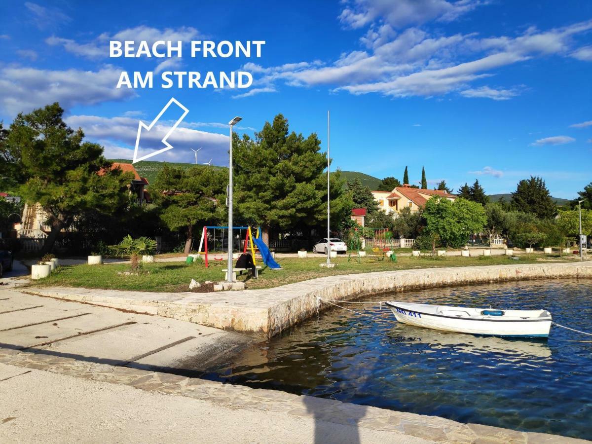 Villa Punta Blava - Beach Front, Ideal For Family Vacation With Kids, Large Terraces With Sea View, Internet, Netflix, No Pets Allowed Obrovac Esterno foto