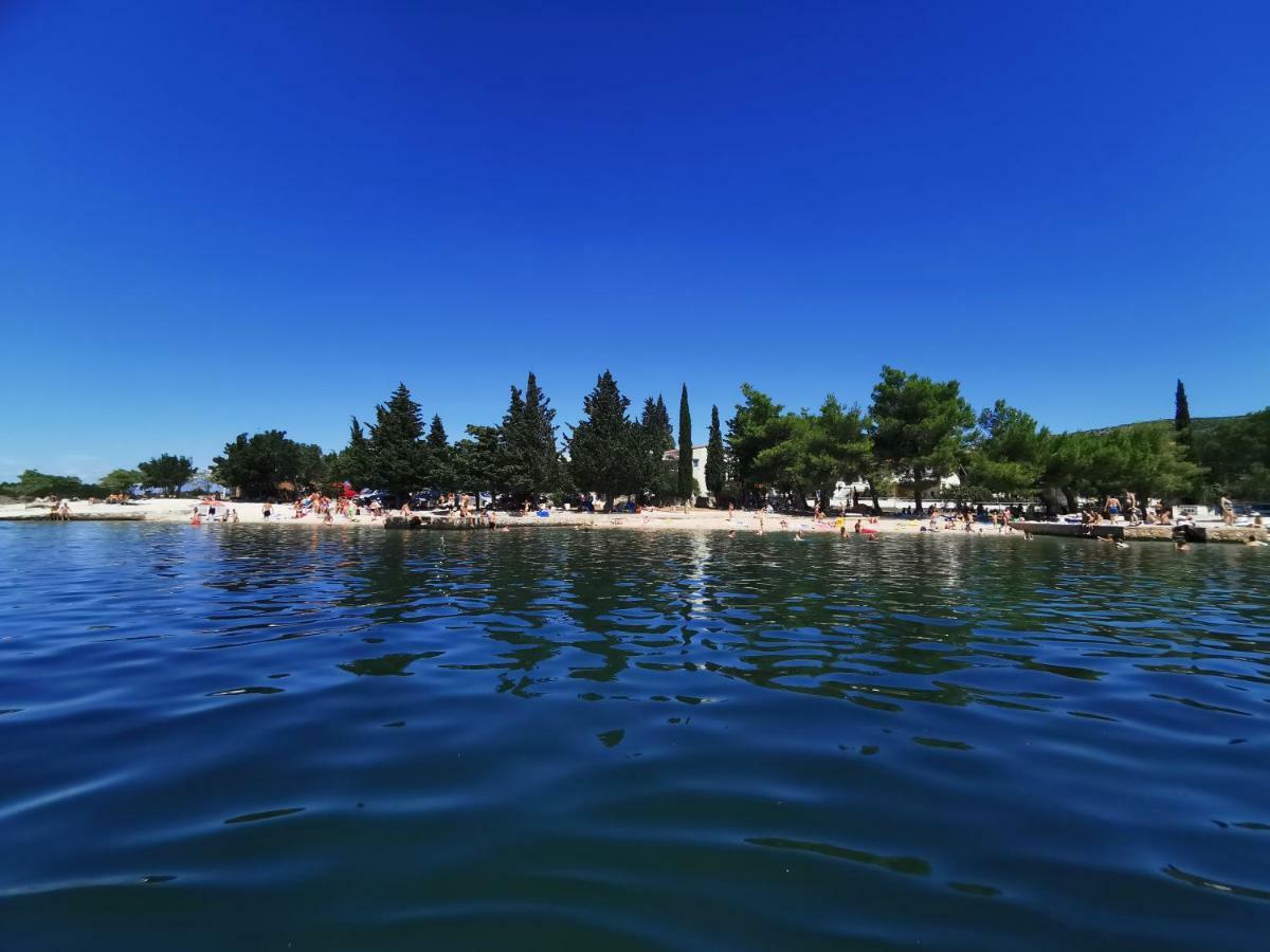 Villa Punta Blava - Beach Front, Ideal For Family Vacation With Kids, Large Terraces With Sea View, Internet, Netflix, No Pets Allowed Obrovac Esterno foto