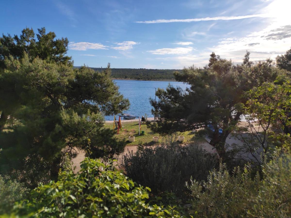 Villa Punta Blava - Beach Front, Ideal For Family Vacation With Kids, Large Terraces With Sea View, Internet, Netflix, No Pets Allowed Obrovac Esterno foto