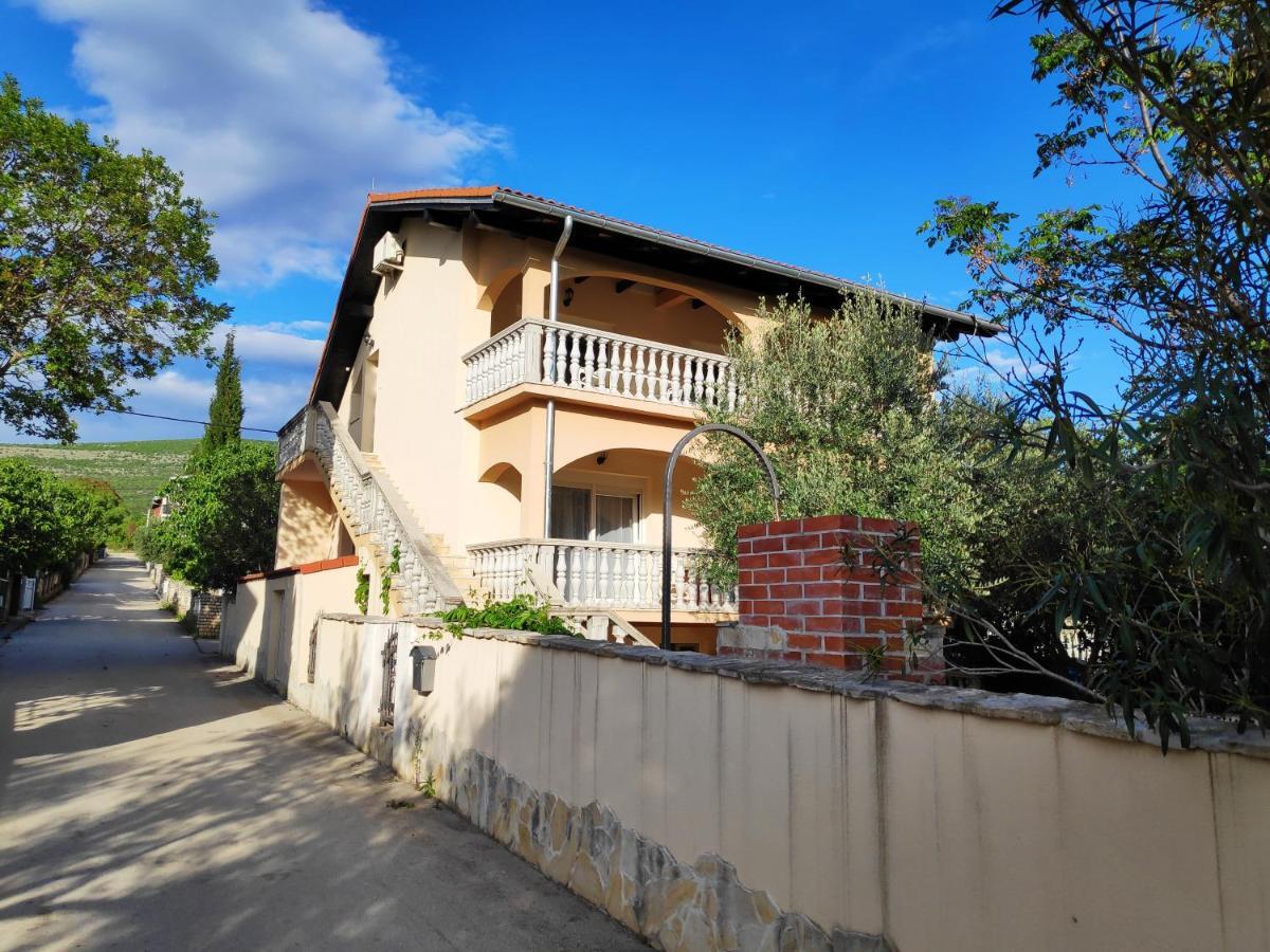 Villa Punta Blava - Beach Front, Ideal For Family Vacation With Kids, Large Terraces With Sea View, Internet, Netflix, No Pets Allowed Obrovac Esterno foto